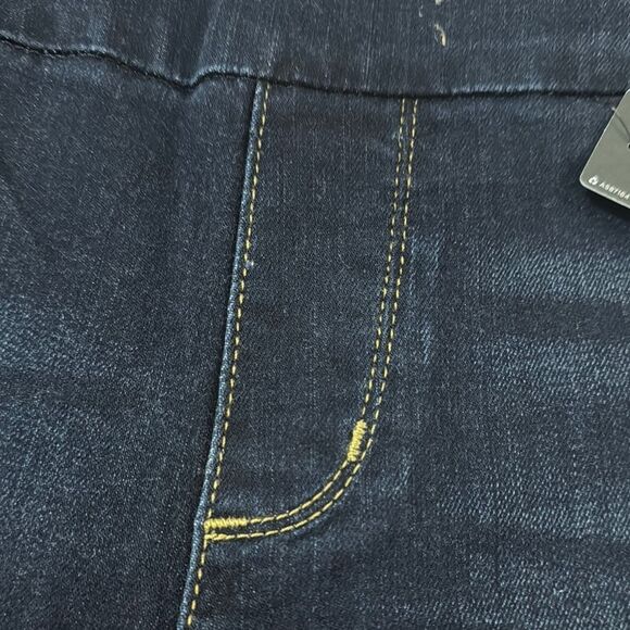 Lee Blue Capri Sculpting Denim Size 6 or Medium .NWOT - Picture 7 of 9